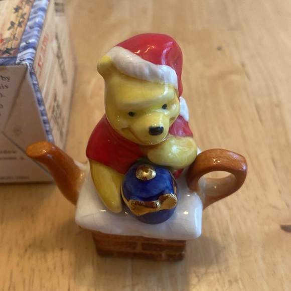 Vintage Cardew design tiny teapot Disney holiday Pooh about 2 1/2 tall with box - Picture 3 of 5
